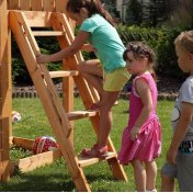 Casita de juegos de madera Fungoo Sunshine con tobogán y dos columpios XX-1 - 7