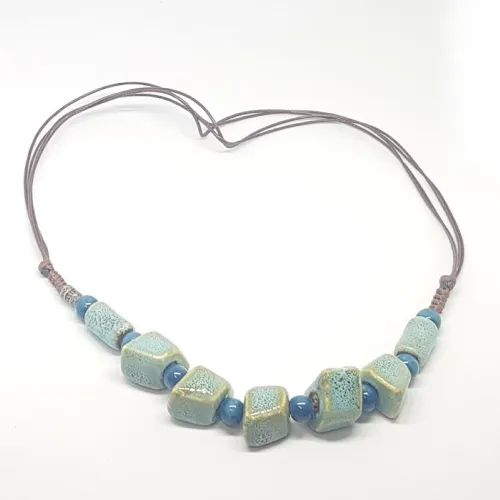 Collar Piedras Celeste Cordón Fino Marron